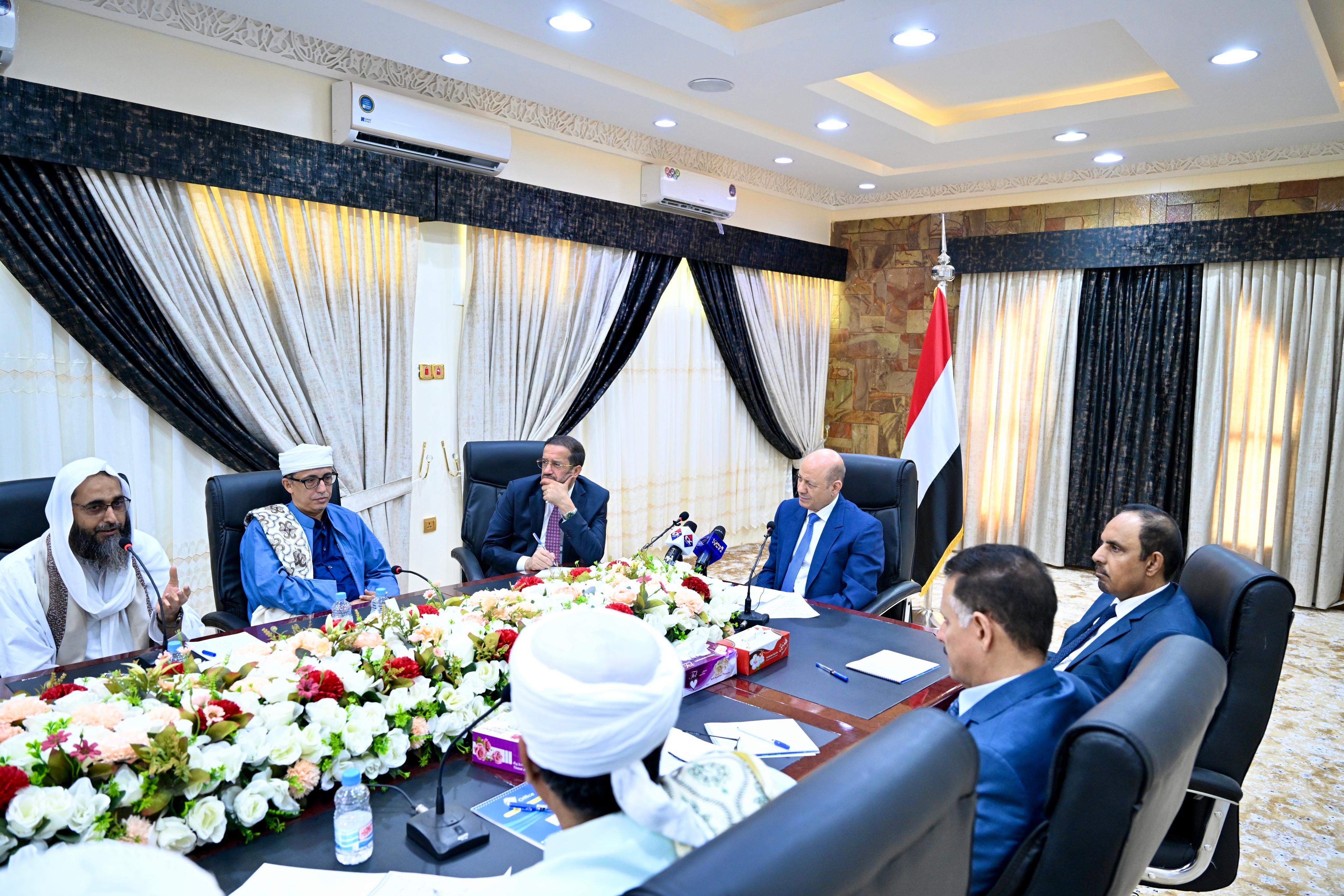 PRESIDENT AL-ALIMI MEETS WITH RELIGIOUS SCHOLARS AND RECONCILIATION COMMISSION IN HADHRAMOUT