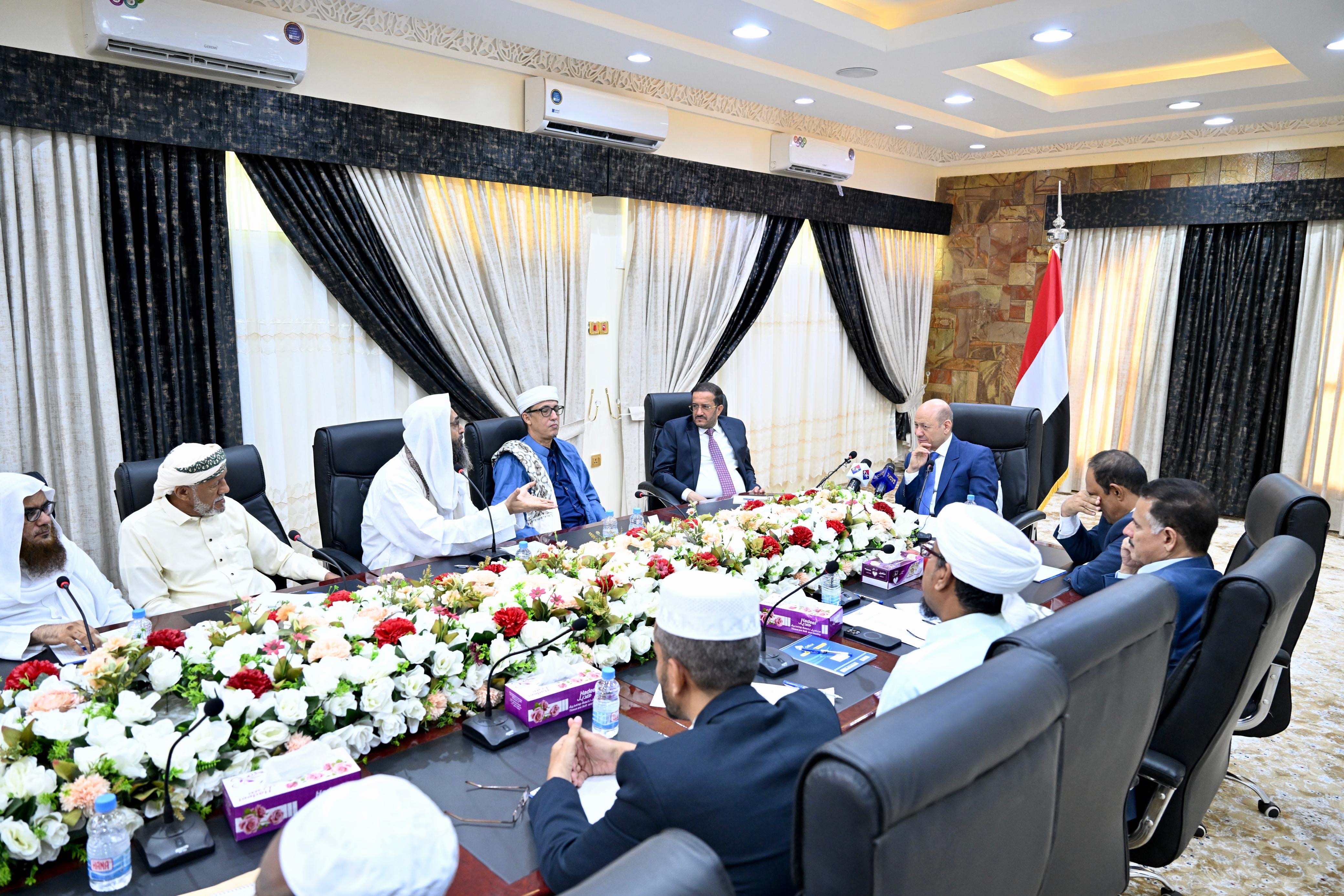 PRESIDENT AL-ALIMI MEETS WITH RELIGIOUS SCHOLARS AND RECONCILIATION COMMISSION IN HADHRAMOUT