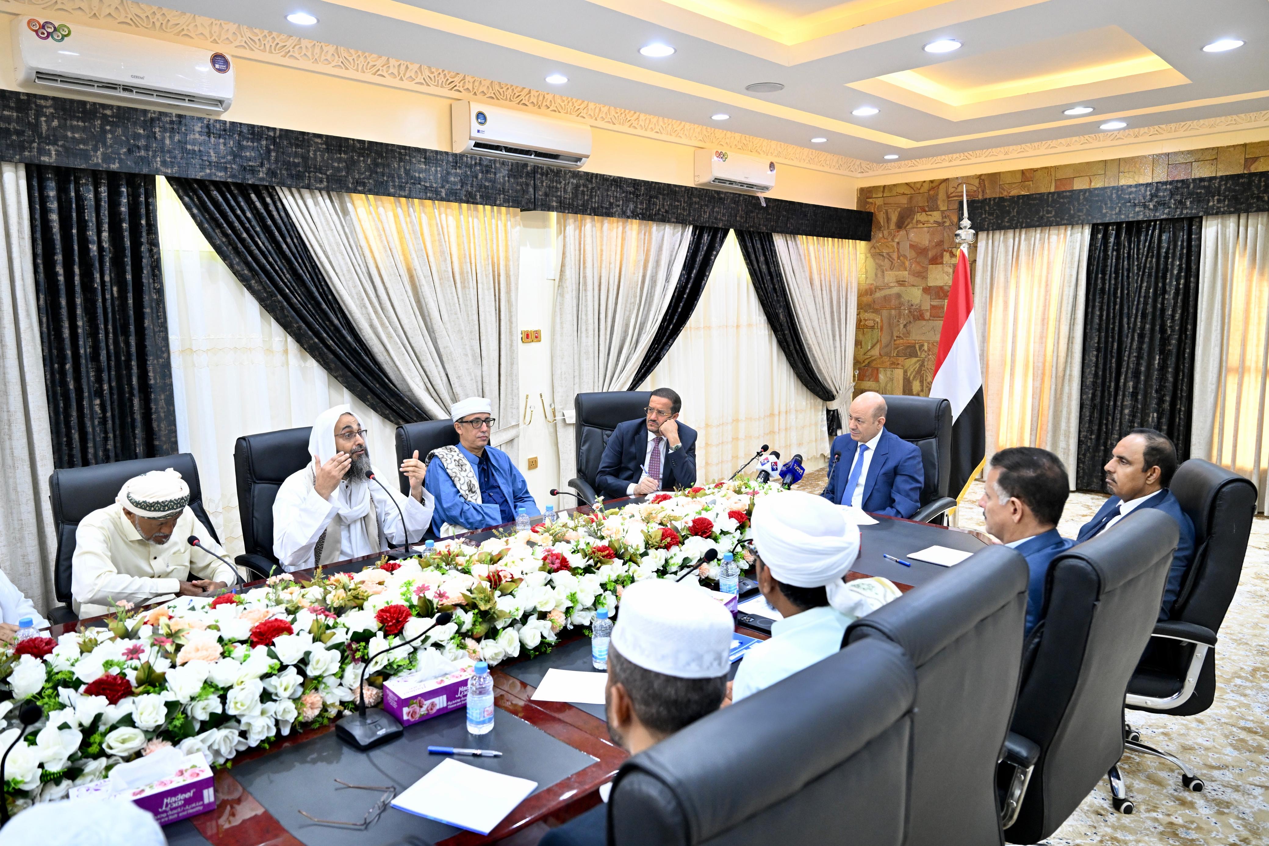 PRESIDENT AL-ALIMI MEETS WITH RELIGIOUS SCHOLARS AND RECONCILIATION COMMISSION IN HADHRAMOUT