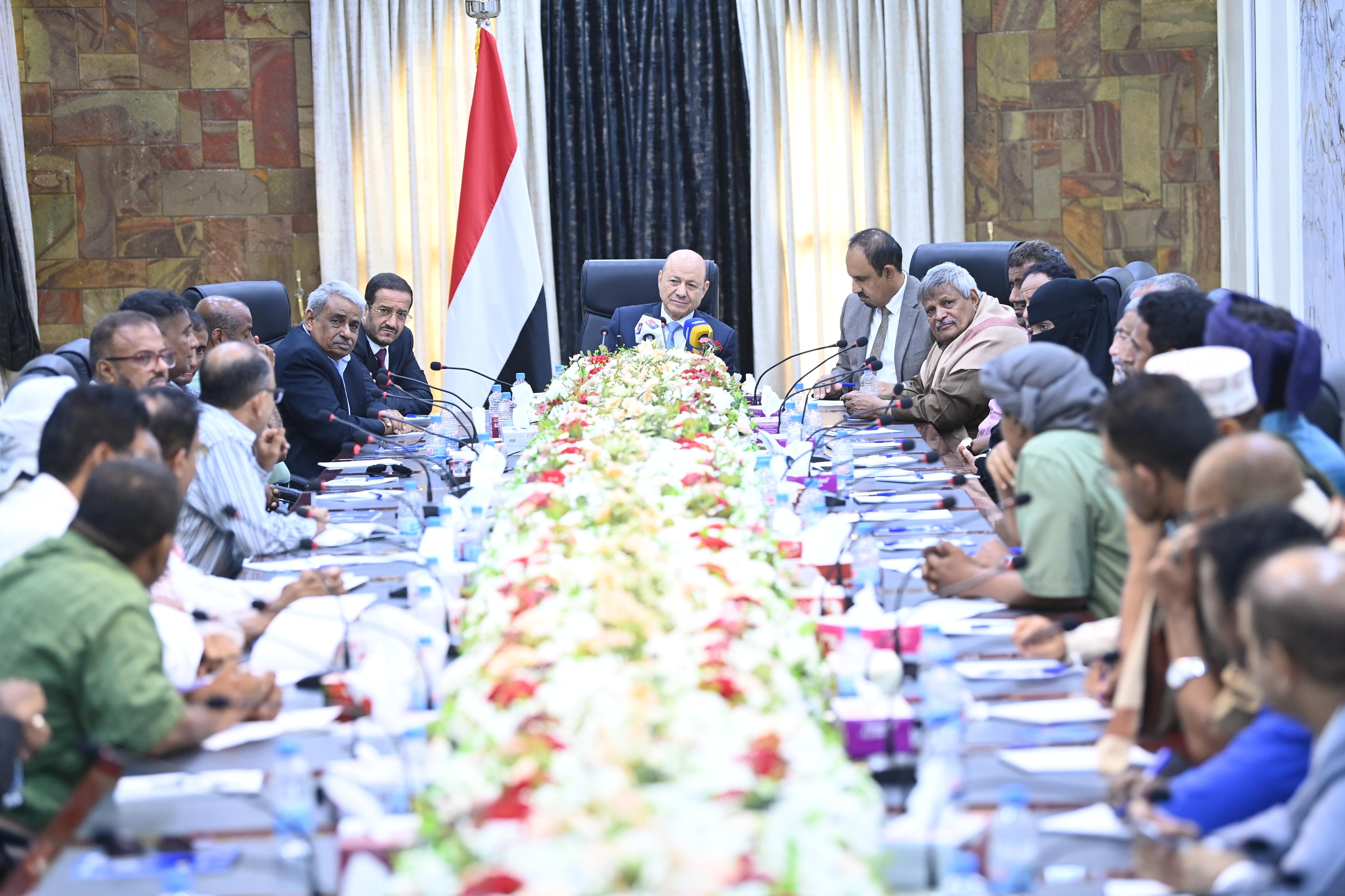 President Al-Alimi meets representatives of political parties and components in Hadhramaut 