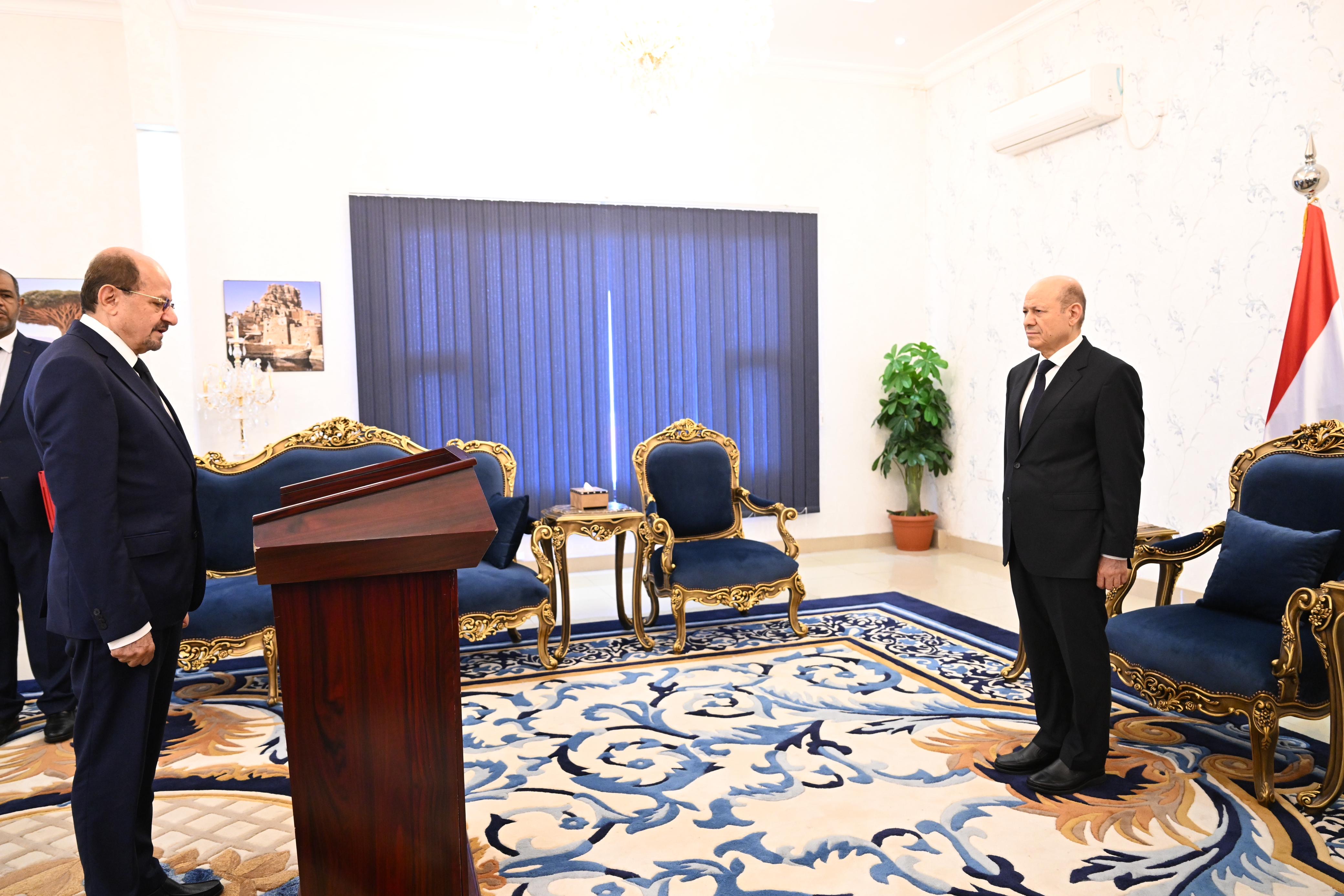 وزير الخارجية وشؤون المغتربين يؤدي اليمين الدستورية أمام رئيس مجلس القيادة الرئاسي
