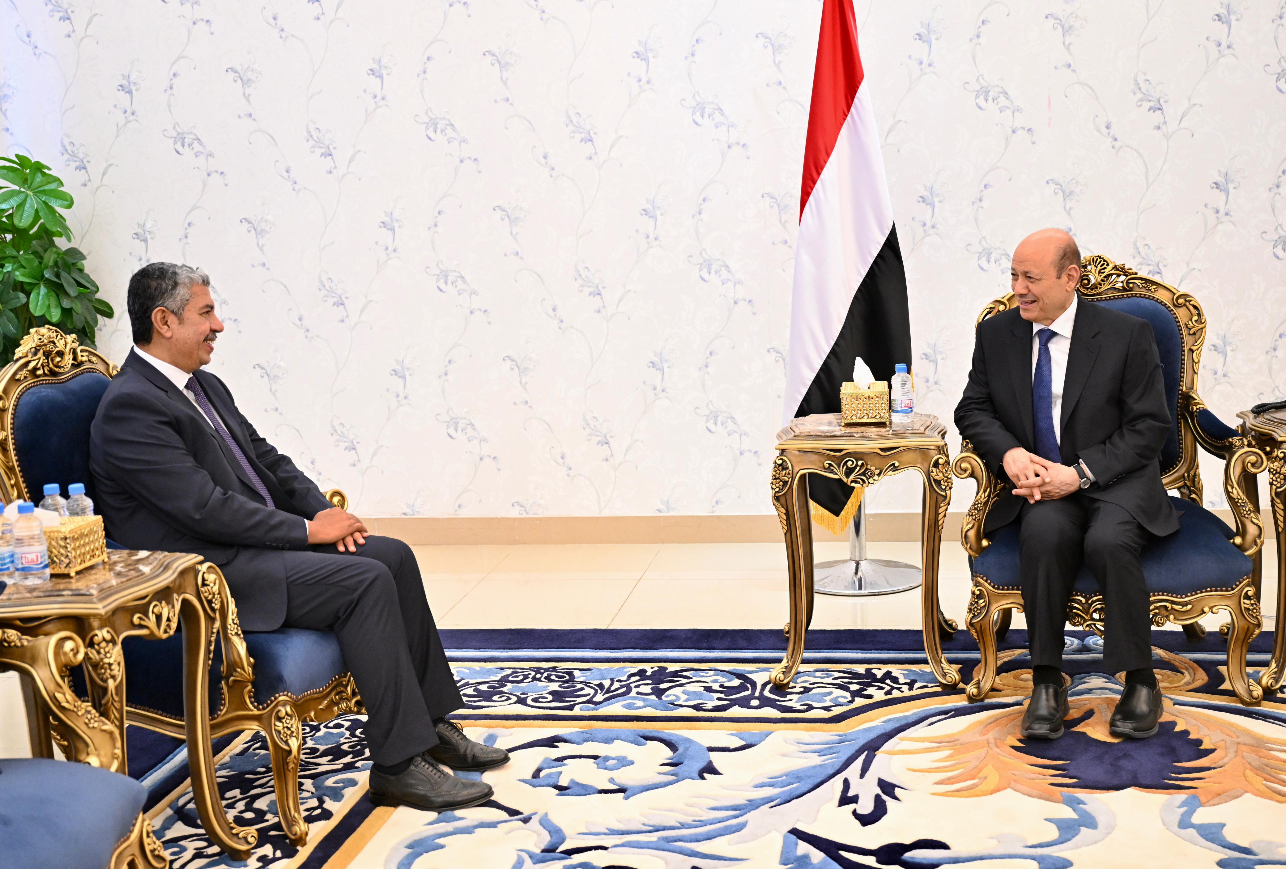 سفير اليمن لدى جمهورية مصر العربية يؤدي اليمين الدستورية امام رئيس مجلس القيادة الرئاسي 1 نوفمبر 2023