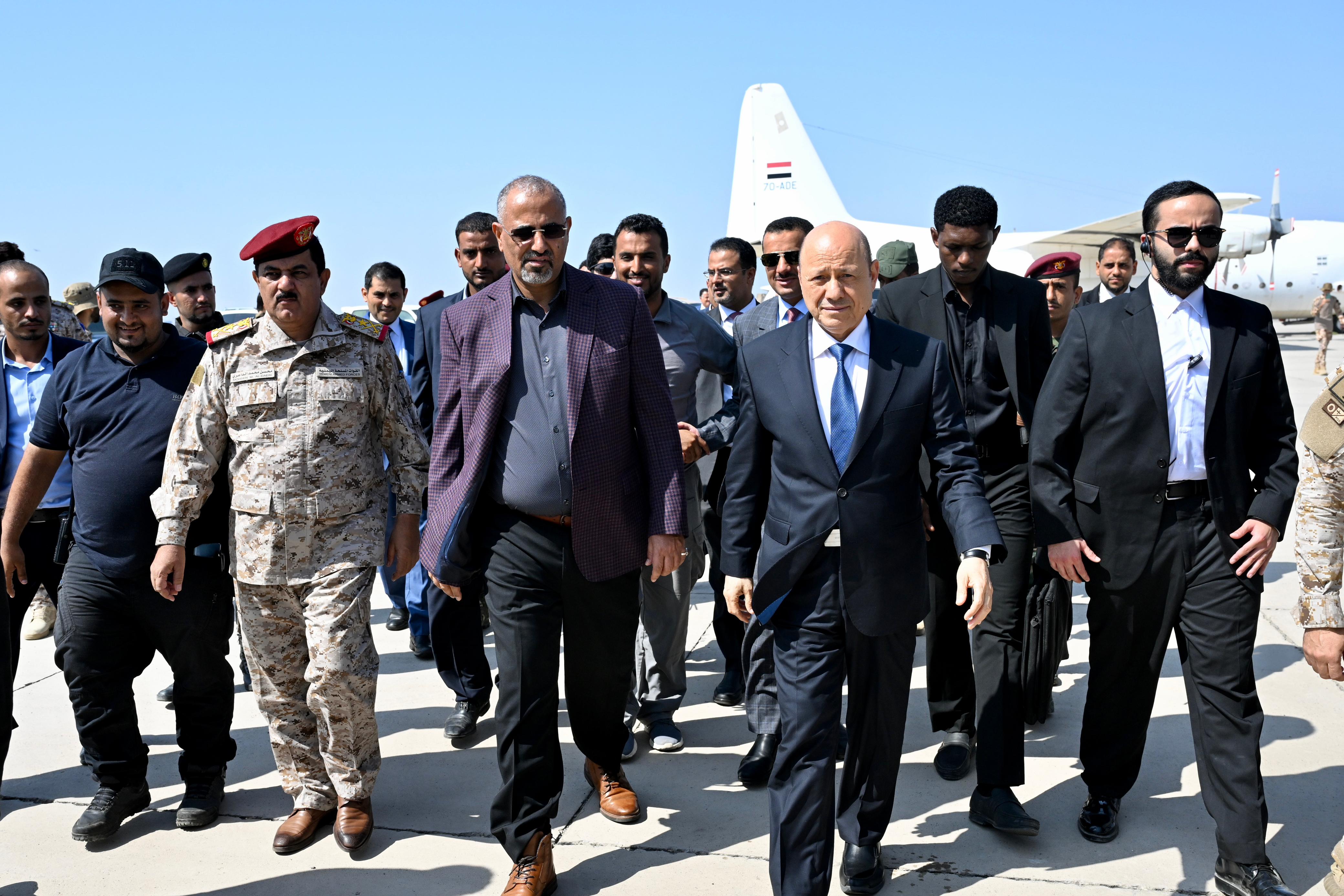 رئيس مجلس القيادة الرئاسي يغادر عدن الى الرياض للمشاركة في القمة العربية الطارئة 9 نوفمبر 2023