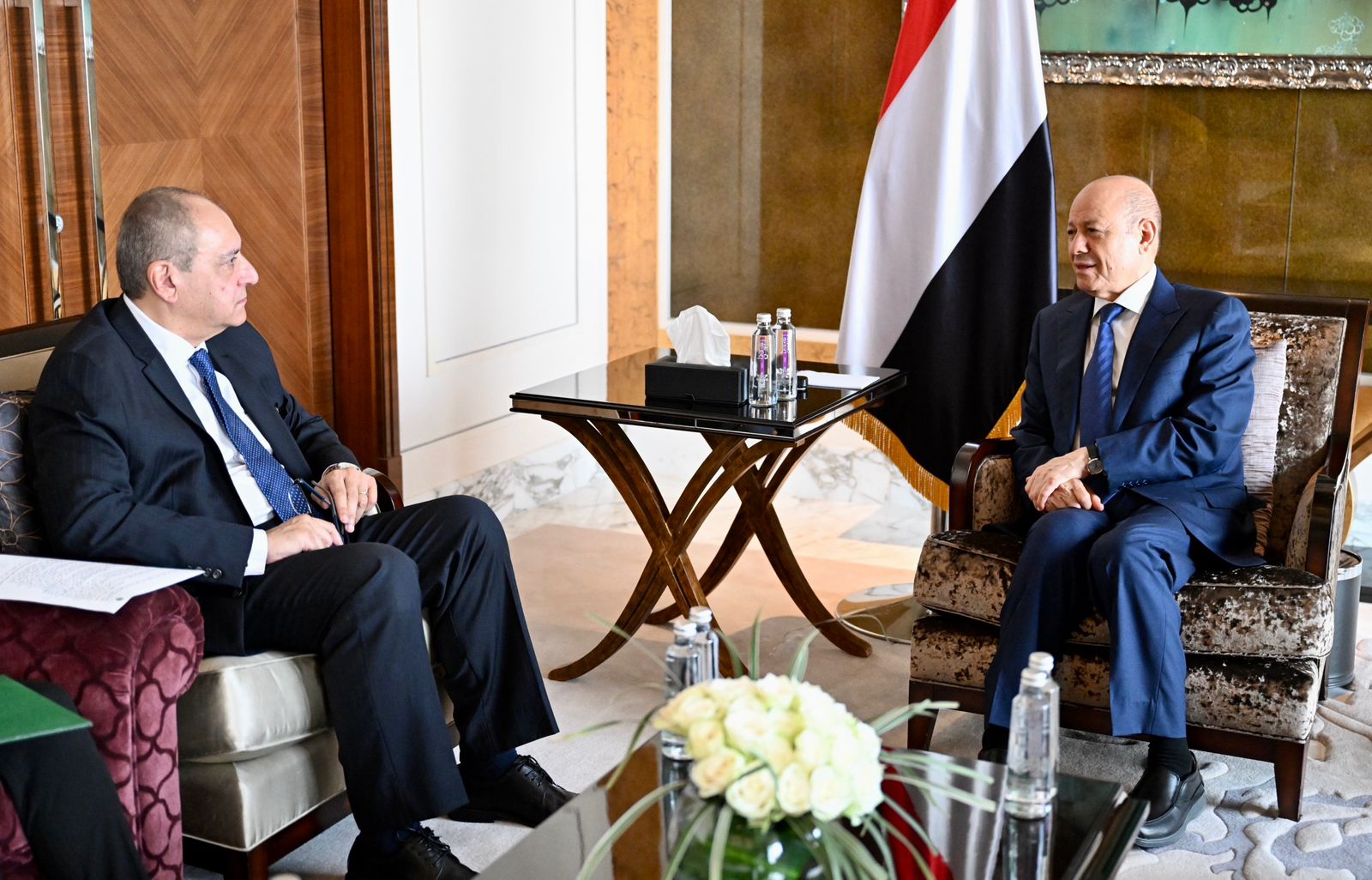 رئيس مجلس القيادة الرئاسي يستقبل السفير المصري 19 نوفمبر 2023