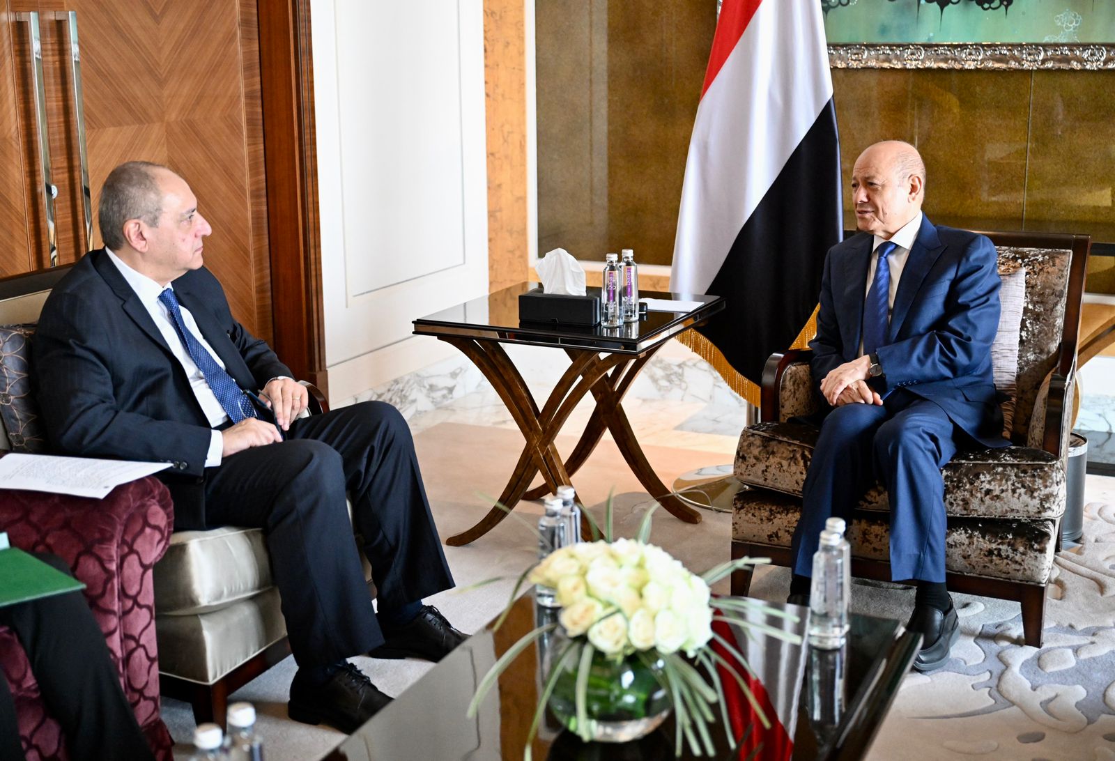 رئيس مجلس القيادة الرئاسي يستقبل السفير المصري 19 نوفمبر 2023
