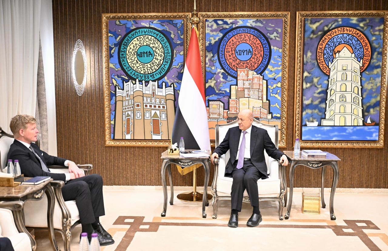 رئيس مجلس القيادة يشيد بموقف الأمم المتحدة الداعم لوحدة اليمن واستقراره وسلامة أراضيه