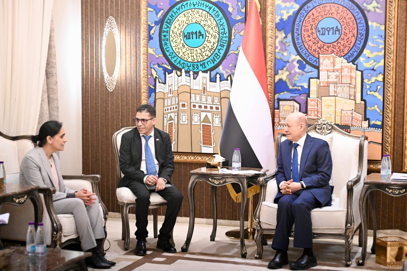 رئيس مجلس القيادة يدعو المجتمع الدولي  إلى دعم مرحلة جديدة من الشراكة الواعدة في اليمن