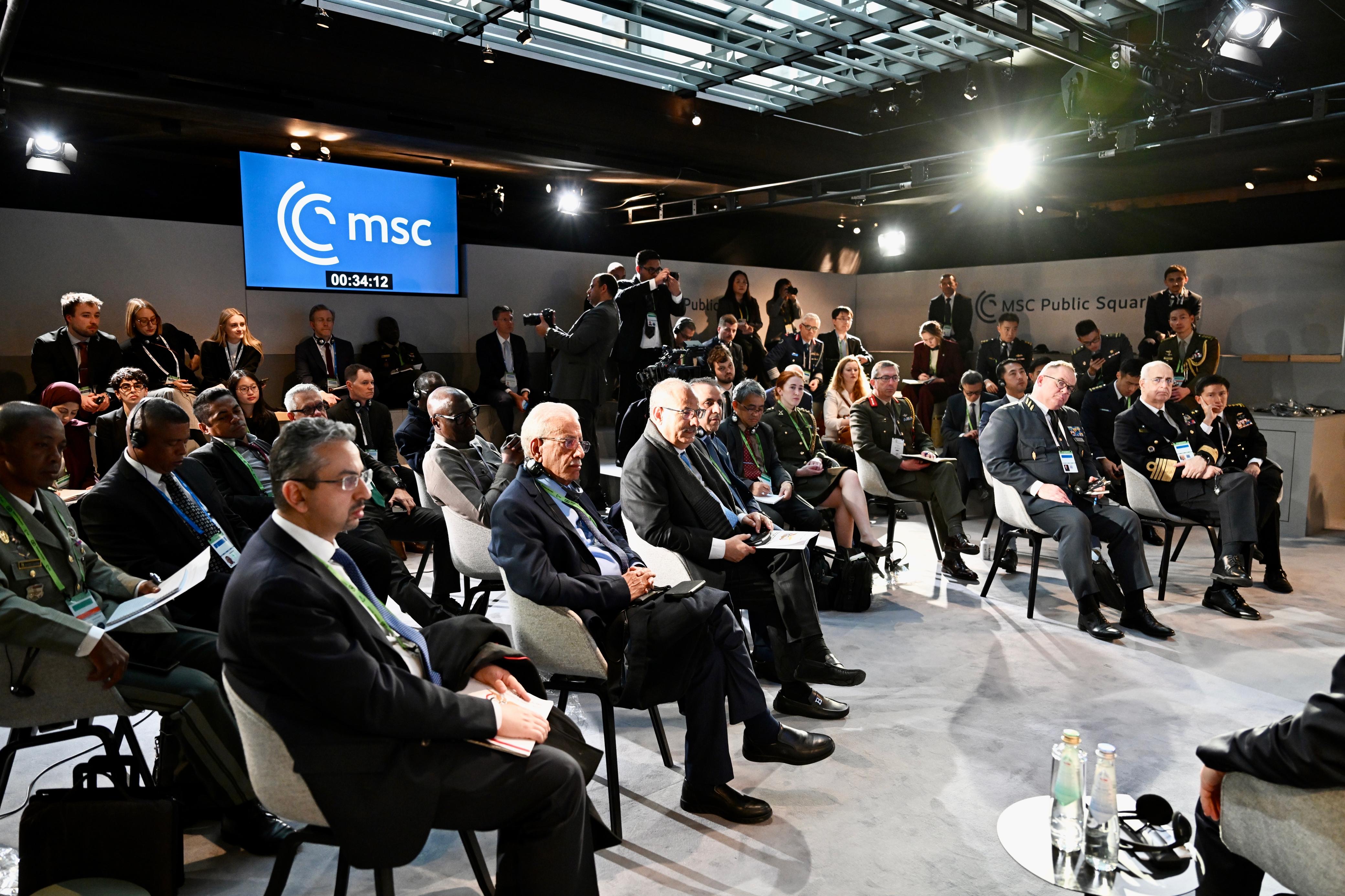 الجلسة الحوارية لفخامة الرئيس العليمي حول أمن الممرات المائية ضمن مؤتمر ميونيخ للأمن الدولي 1