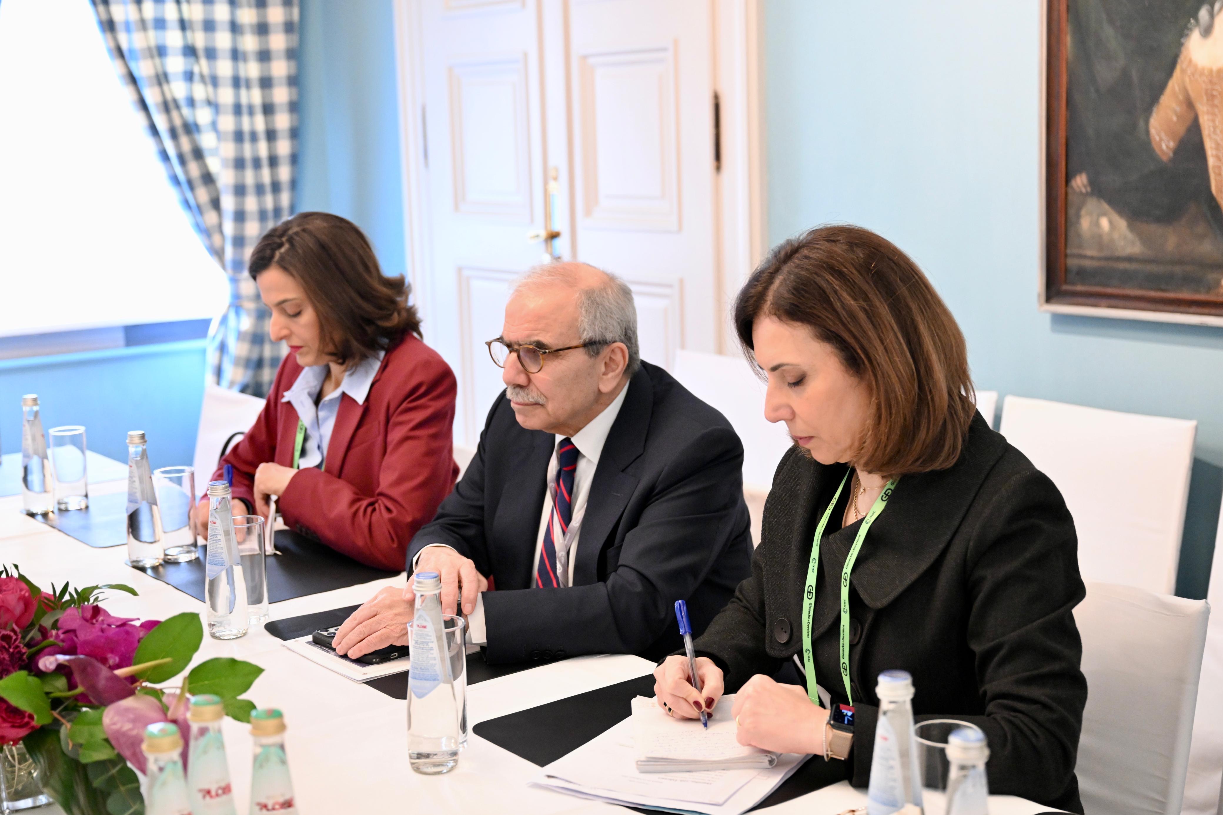 لقاء فخامة الرئيس العليمي مع وزير دولة لبنان على هامش أعمال مؤتمر ميونيخ للأمن الدولي 