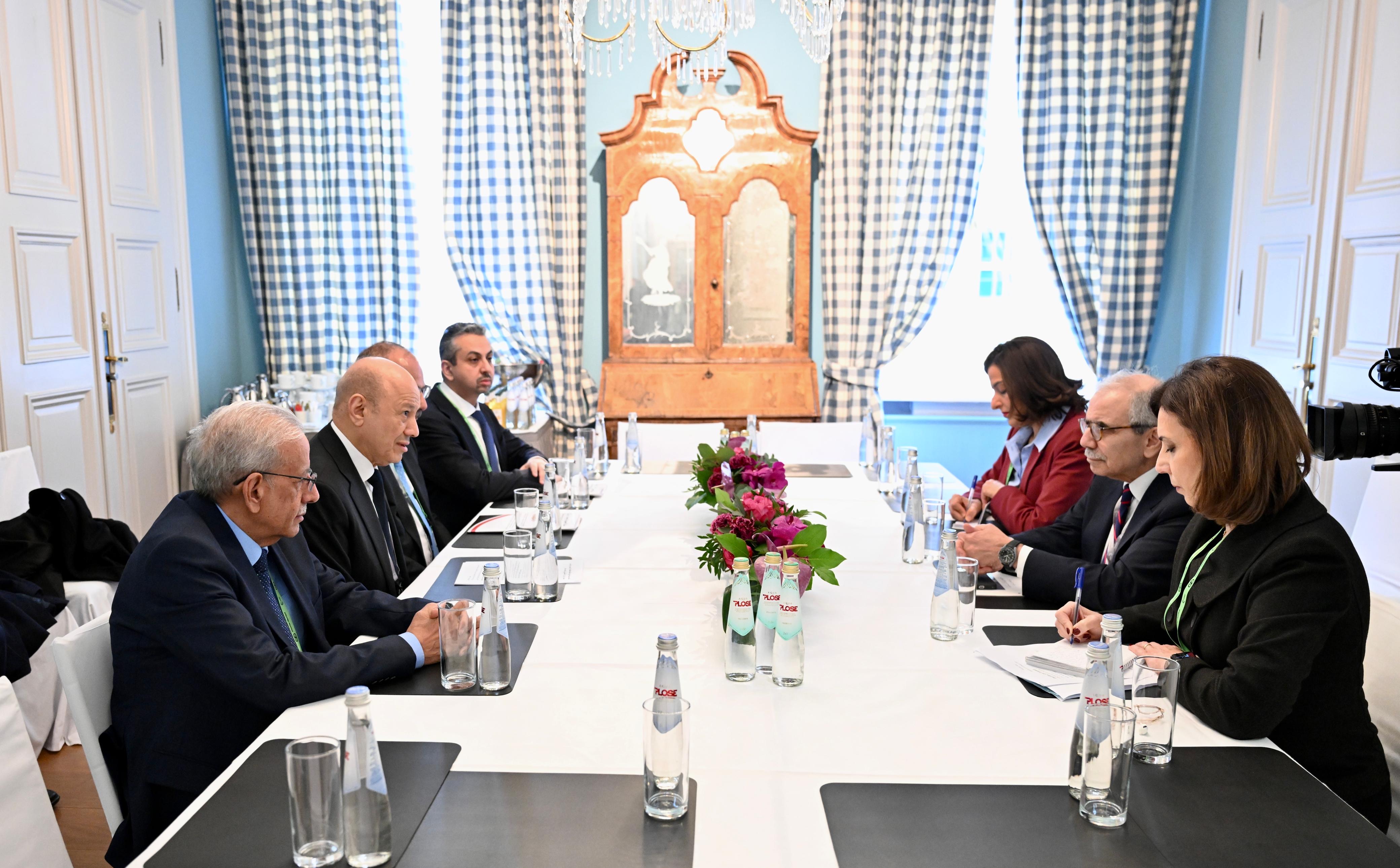 لقاء فخامة الرئيس العليمي مع وزير دولة لبنان على هامش أعمال مؤتمر ميونيخ للأمن الدولي 