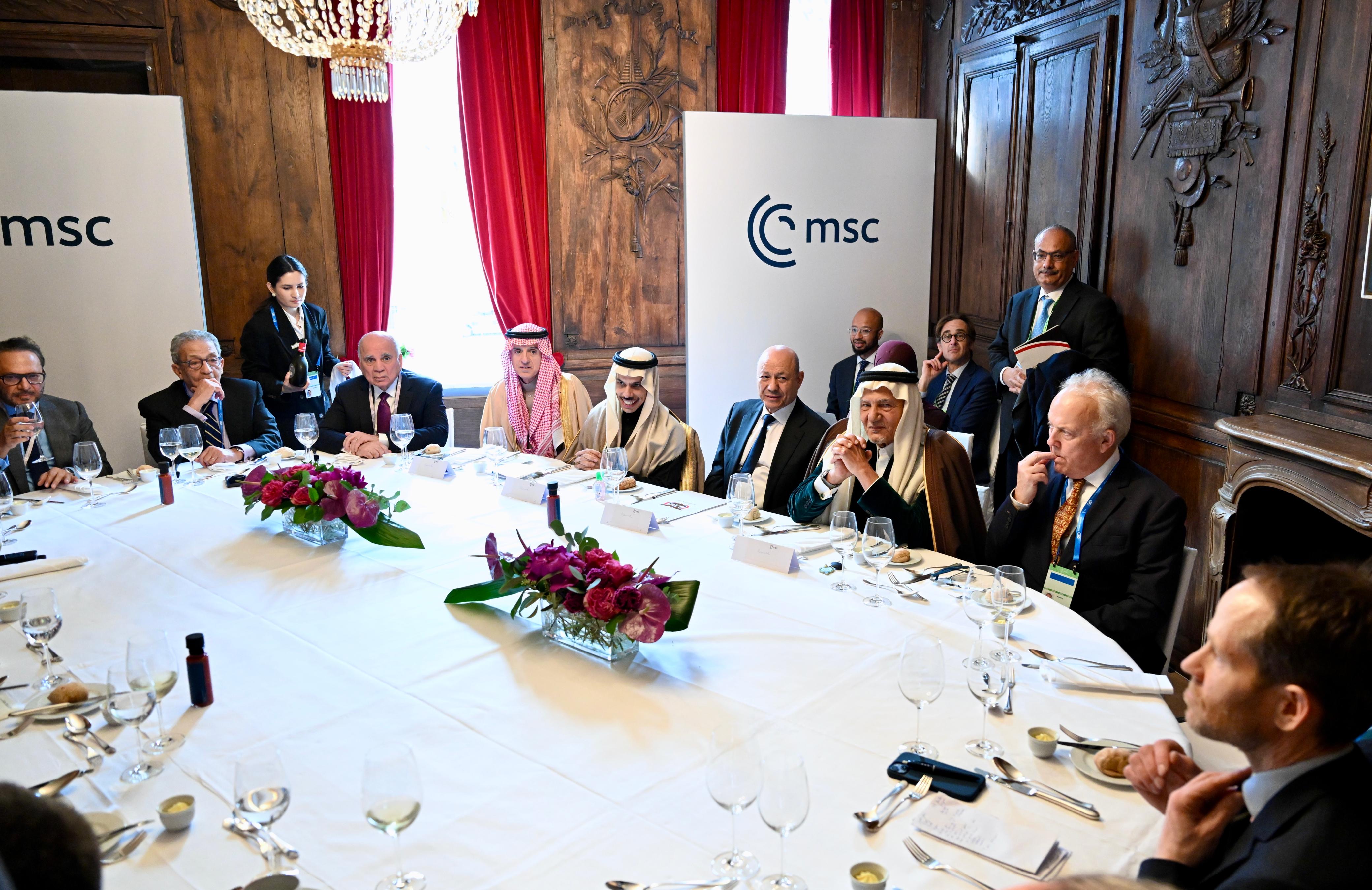 مشاركة فخامة الرئيس العليمي في الجلسة الحوارية لمركز الخليج للأبحاث مع مجموعة الأزمات الدولية 