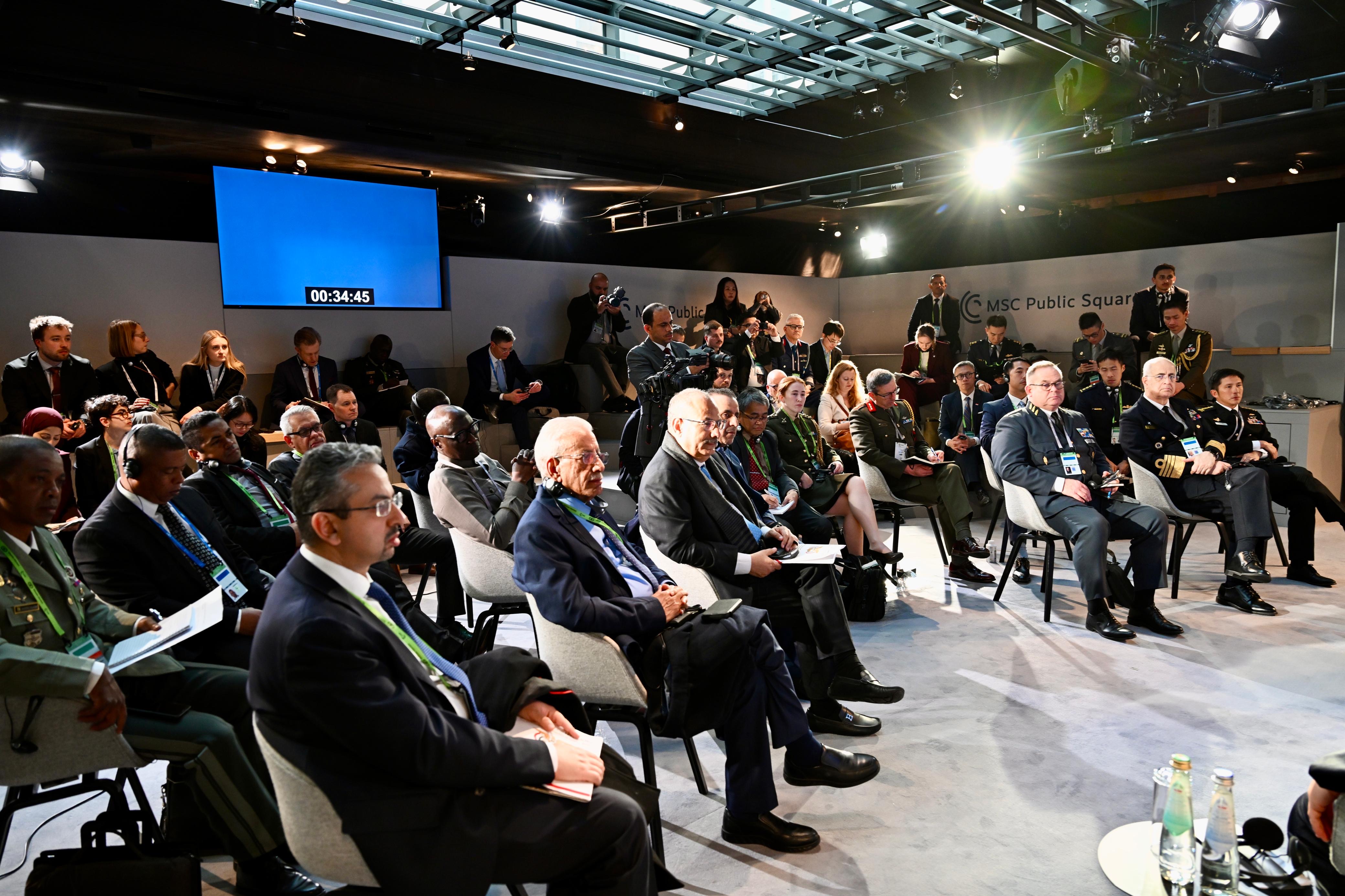 الجلسة الحوارية لفخامة الرئيس العليمي حول أمن الممرات المائية ضمن مؤتمر ميونيخ للأمن الدولي 1