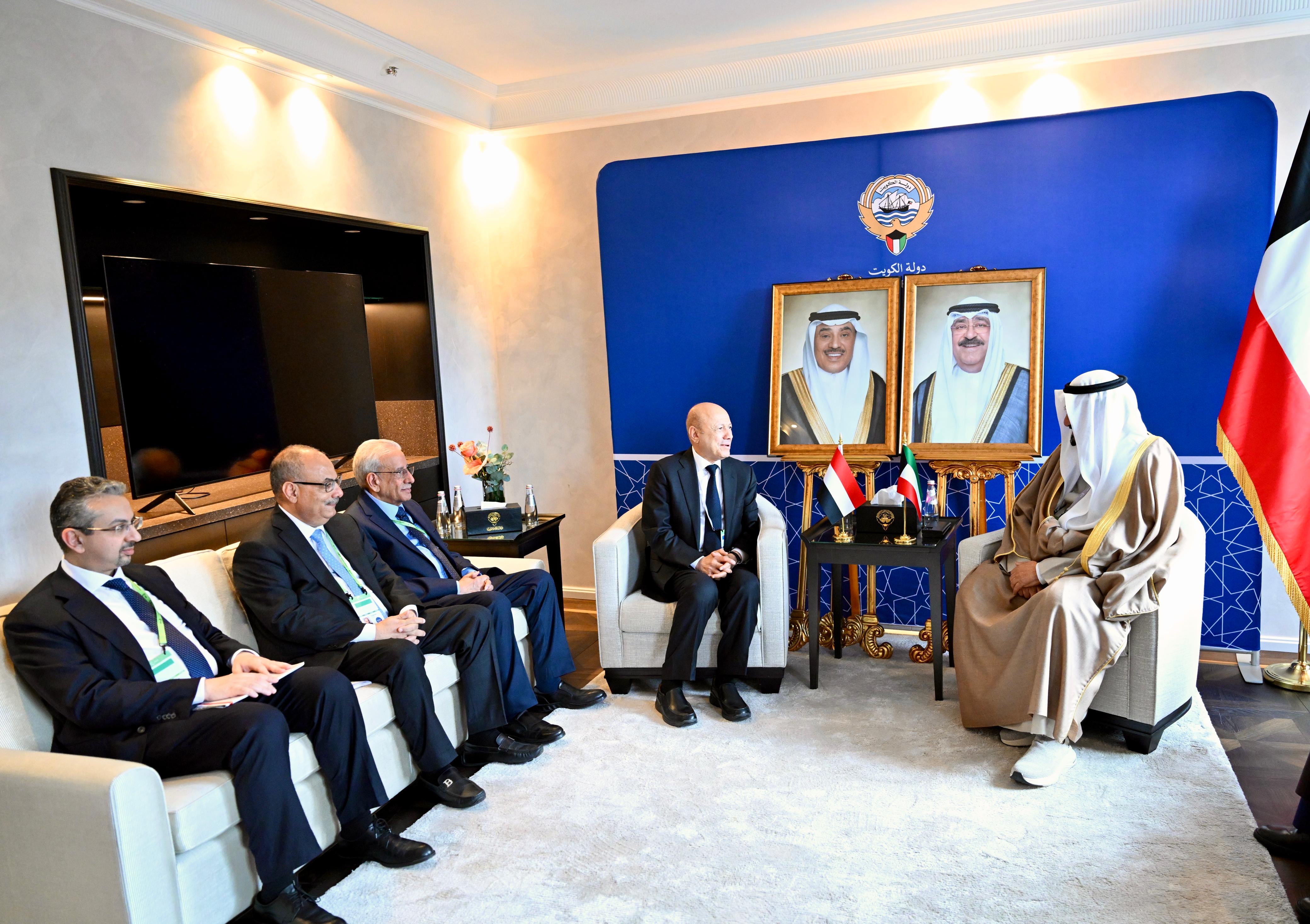 لقاء فخامة الرئيس العليمي مع وزير خارجية دولة الكويت على هامش أعمال مؤتمر ميونيخ للأمن الدولي 