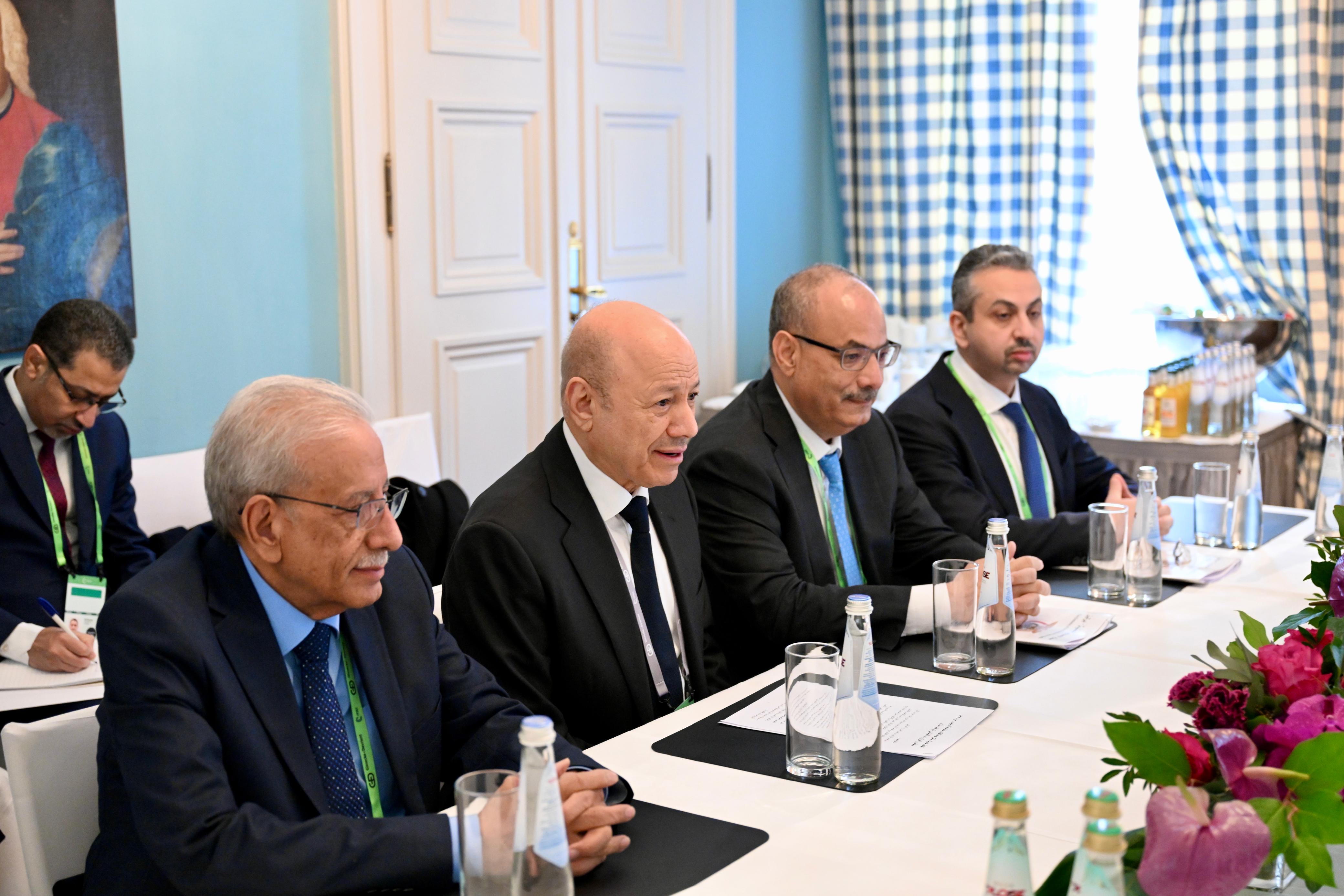 لقاء فخامة الرئيس العليمي مع وزير دولة لبنان على هامش أعمال مؤتمر ميونيخ للأمن الدولي 