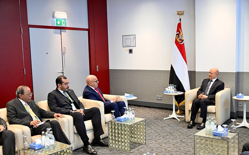 لقاء فخامة الرئيس العليمي مع وزير خارجية مملكة البحرين على هامش أعمال مؤتمر ميونيخ للأمن الدولي 