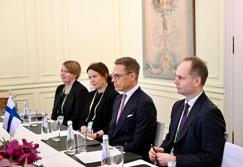 لقاء فخامة الرئيس العليمي رئيس جمهورية فنلندا على هامش أعمال مؤتمر ميونيخ للأمن الدولي 