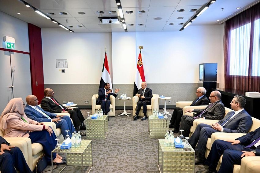 لقاء فخامة الرئيس العليمي مع رئيس الوزراء السوداني على هامش أعمال مؤتمر ميونيخ للأمن الدولي 