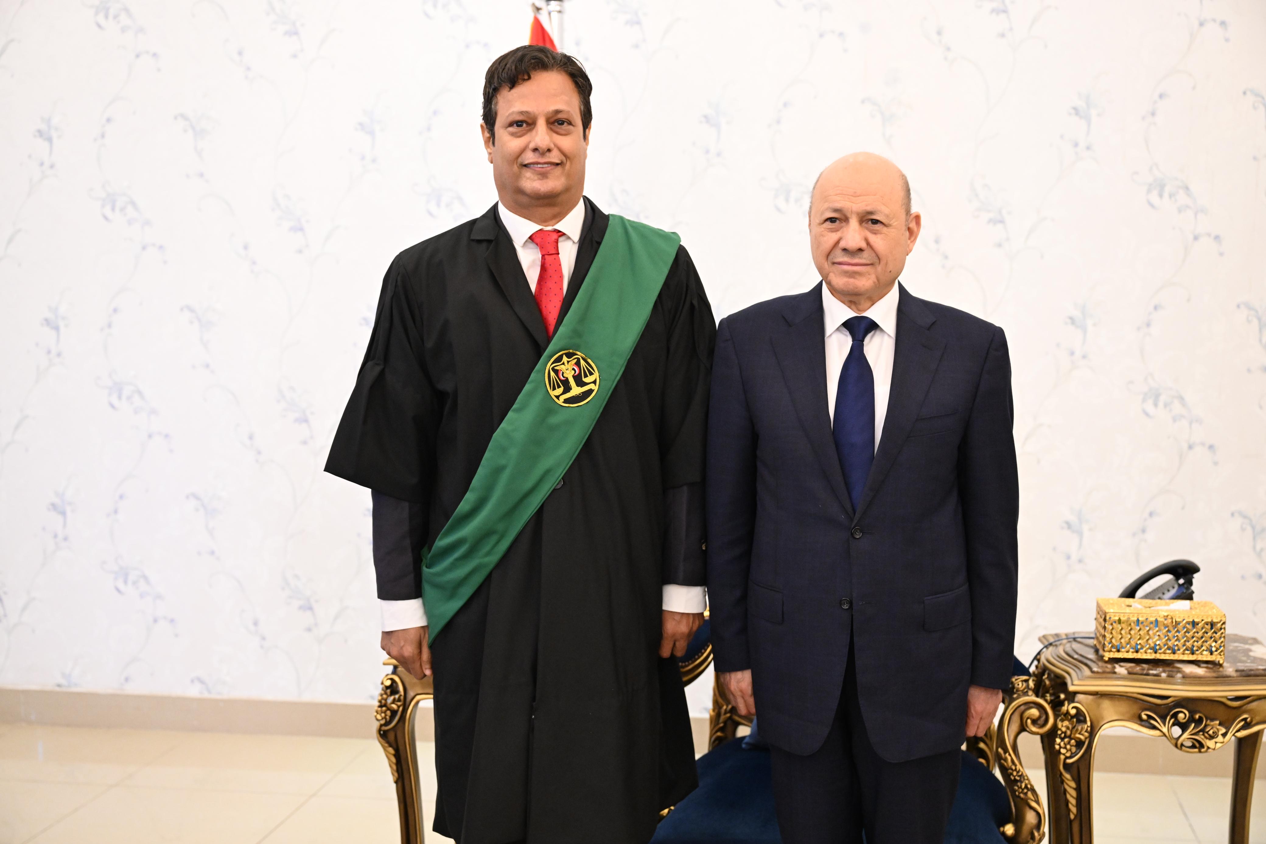 القاضي صالح المرفدي يؤدي اليمين القانونية أمام رئيس مجلس القيادة الرئاسي 10 فبراير 2024