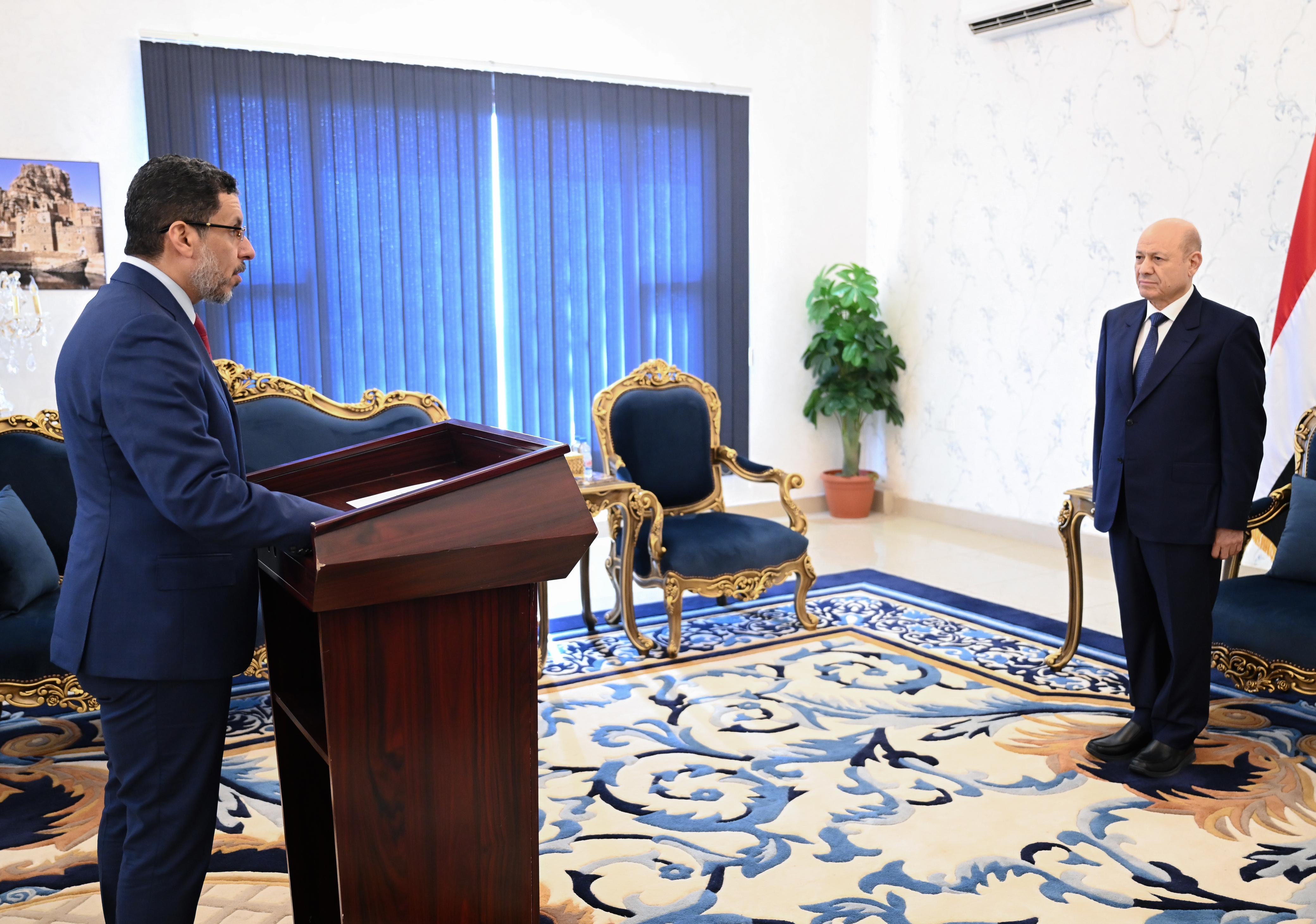 رئيس الوزراء يؤدي اليمين الدستورية امام رئيس مجلس القيادة الرئاسي في العاصمة المؤقتة عدن 08 فبراير 2024