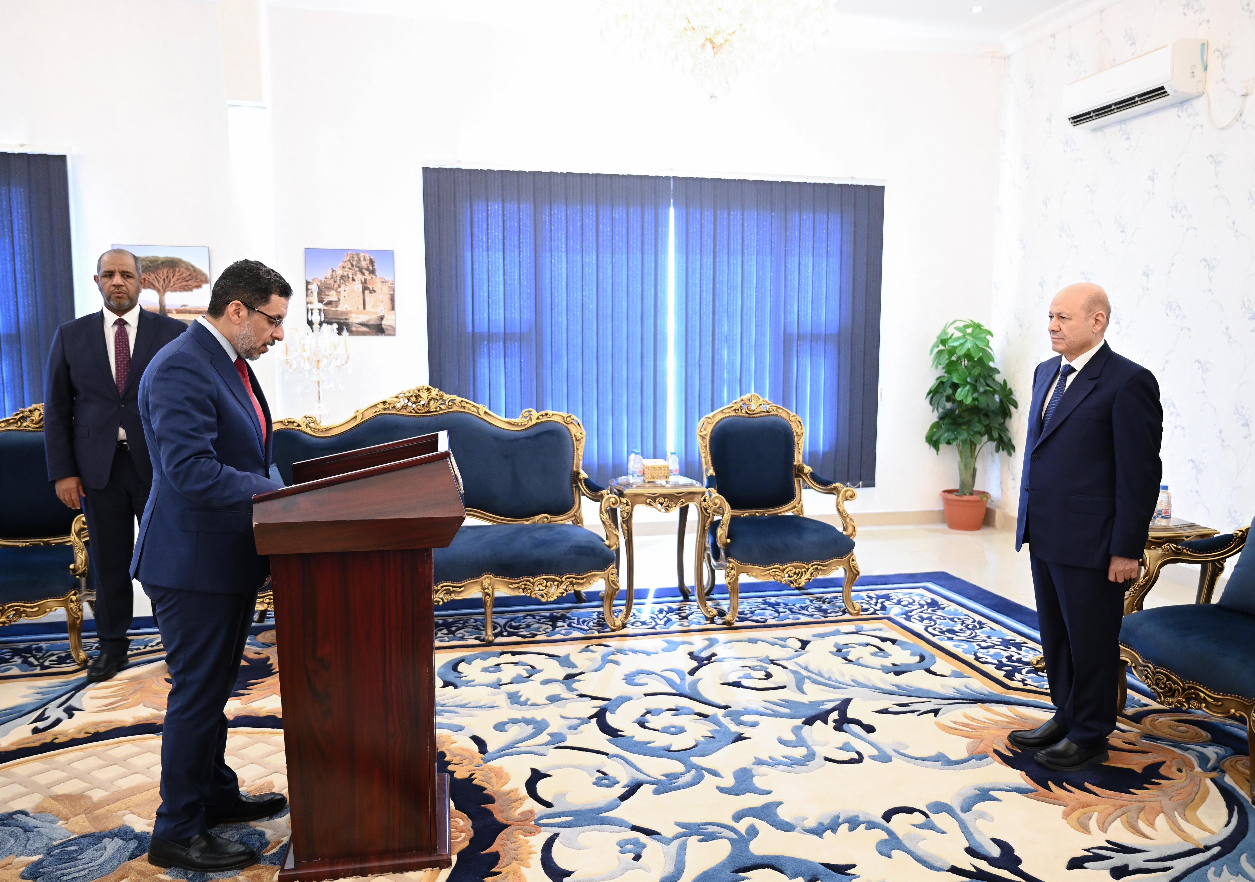 رئيس الوزراء يؤدي اليمين الدستورية امام رئيس مجلس القيادة الرئاسي في العاصمة المؤقتة عدن 08 فبراير 2024