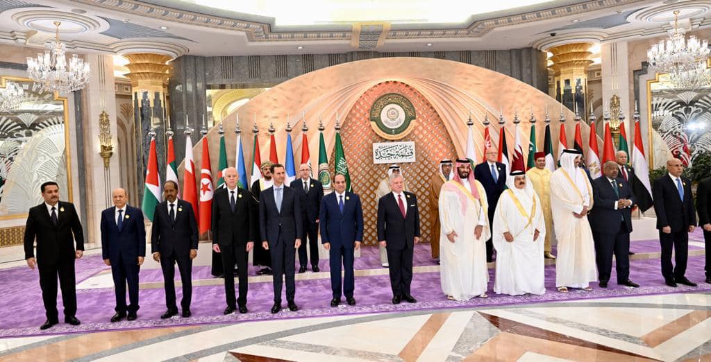 رئيس مجلس القيادة الرئاسي يشارك في الجلسة الافتتاحية لمؤتمر القمة العربية الـ ٣٢