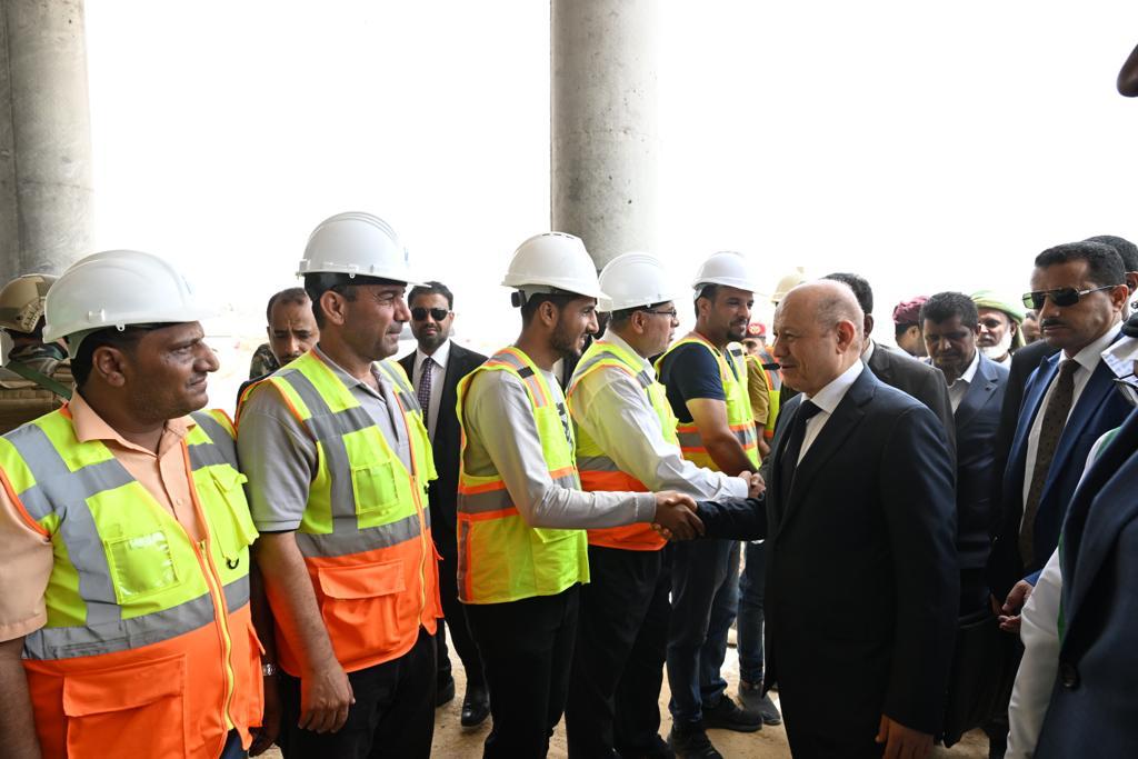 فخامة الرئيس يتفقد مشروع المدينة الطبية في محافظة المهرة ويضع حجر أساس لعدد من المشاريع 19 أغسطس 2023