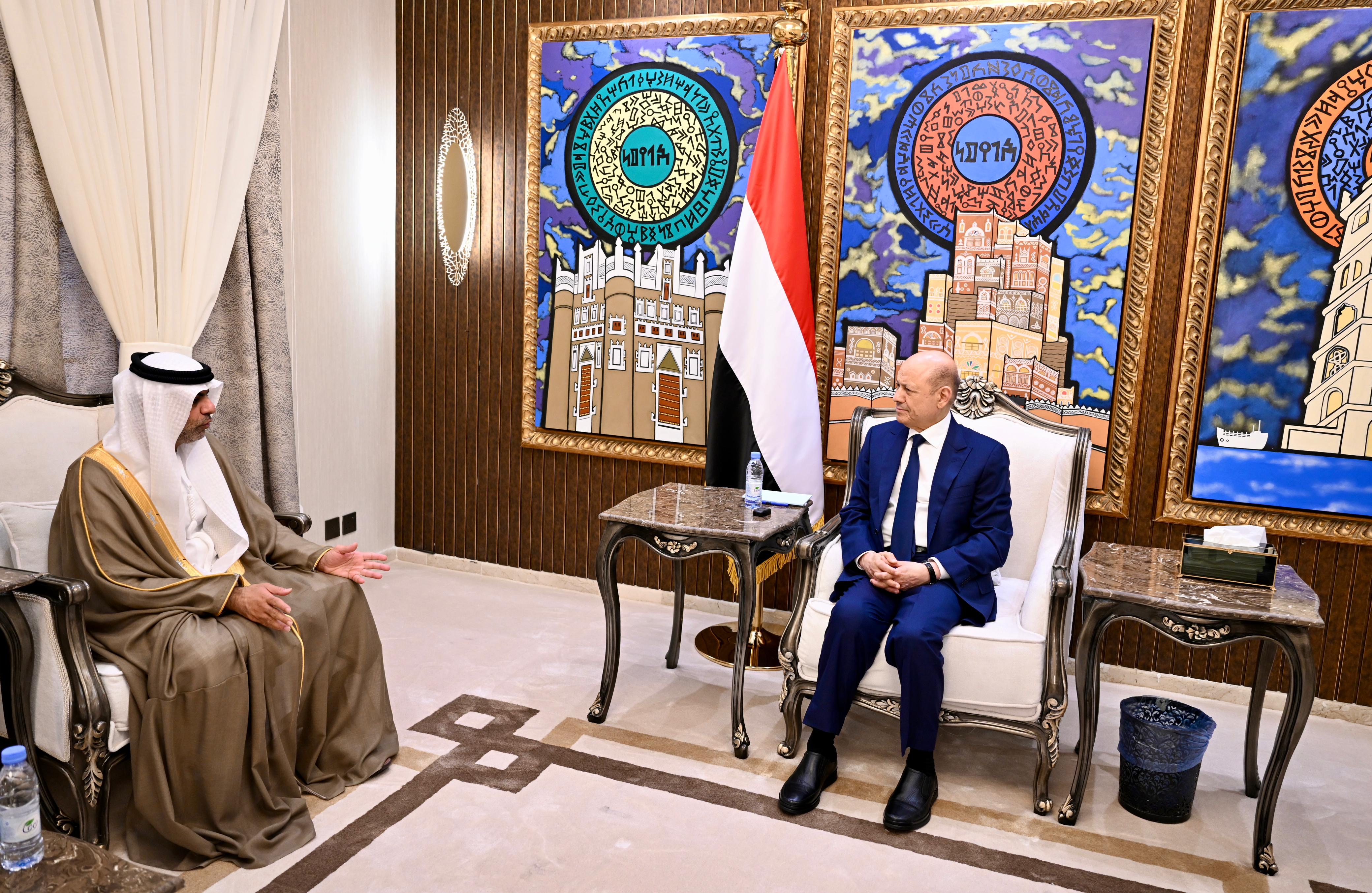 رئيس مجلس القيادة الرئاسي يستقبل سفير دولة الامارات العربية المتحدة