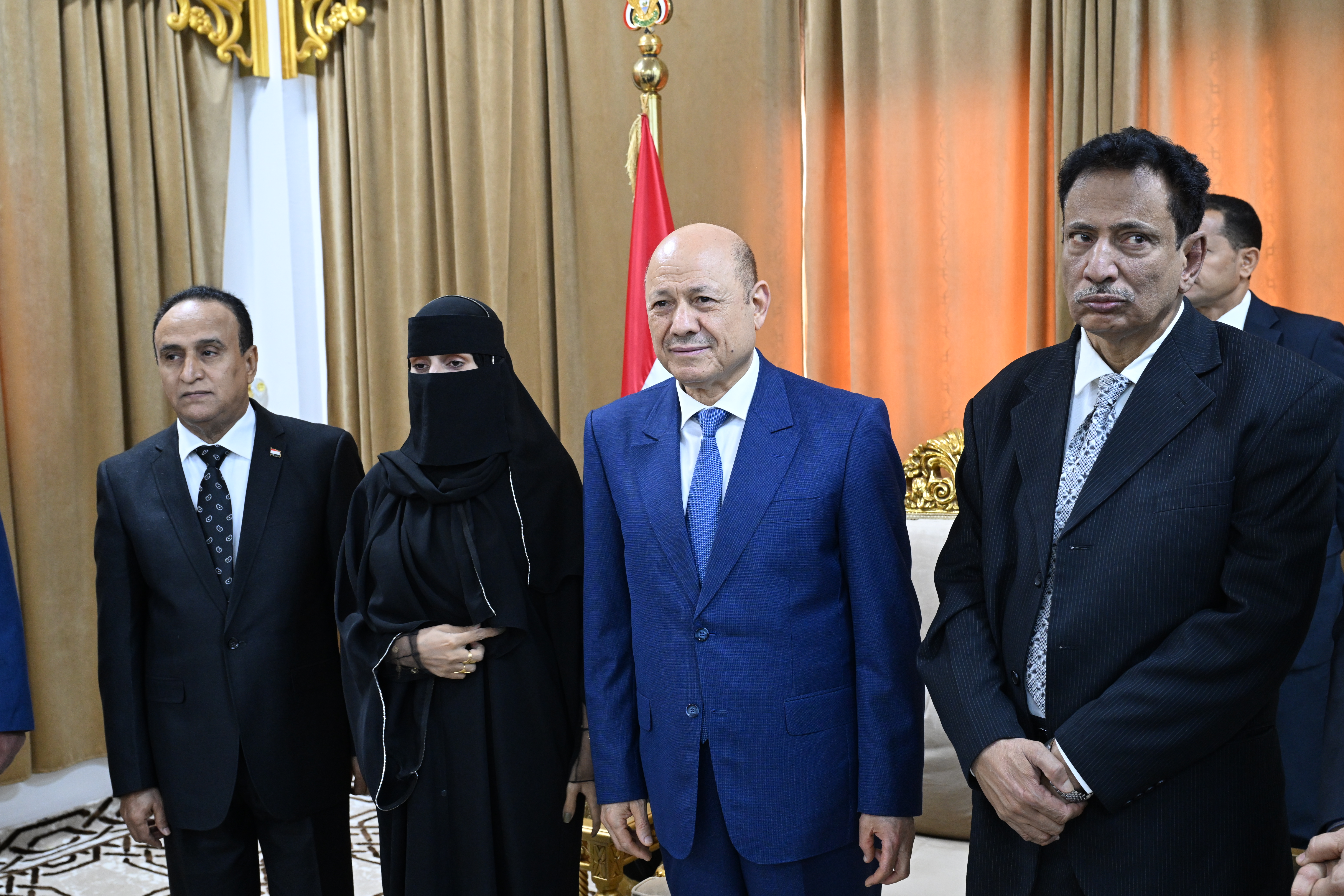 رئيس مجلس القيادة الرئاسي يكرم شخصيات ومبادرات ملهمة في محافظة المهرة (4) 