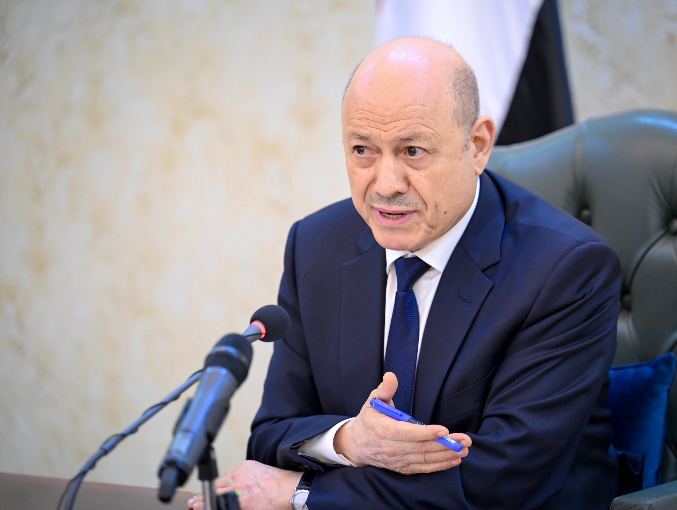 فخامة الرئيس يرأس اجتماعا للحكومة 