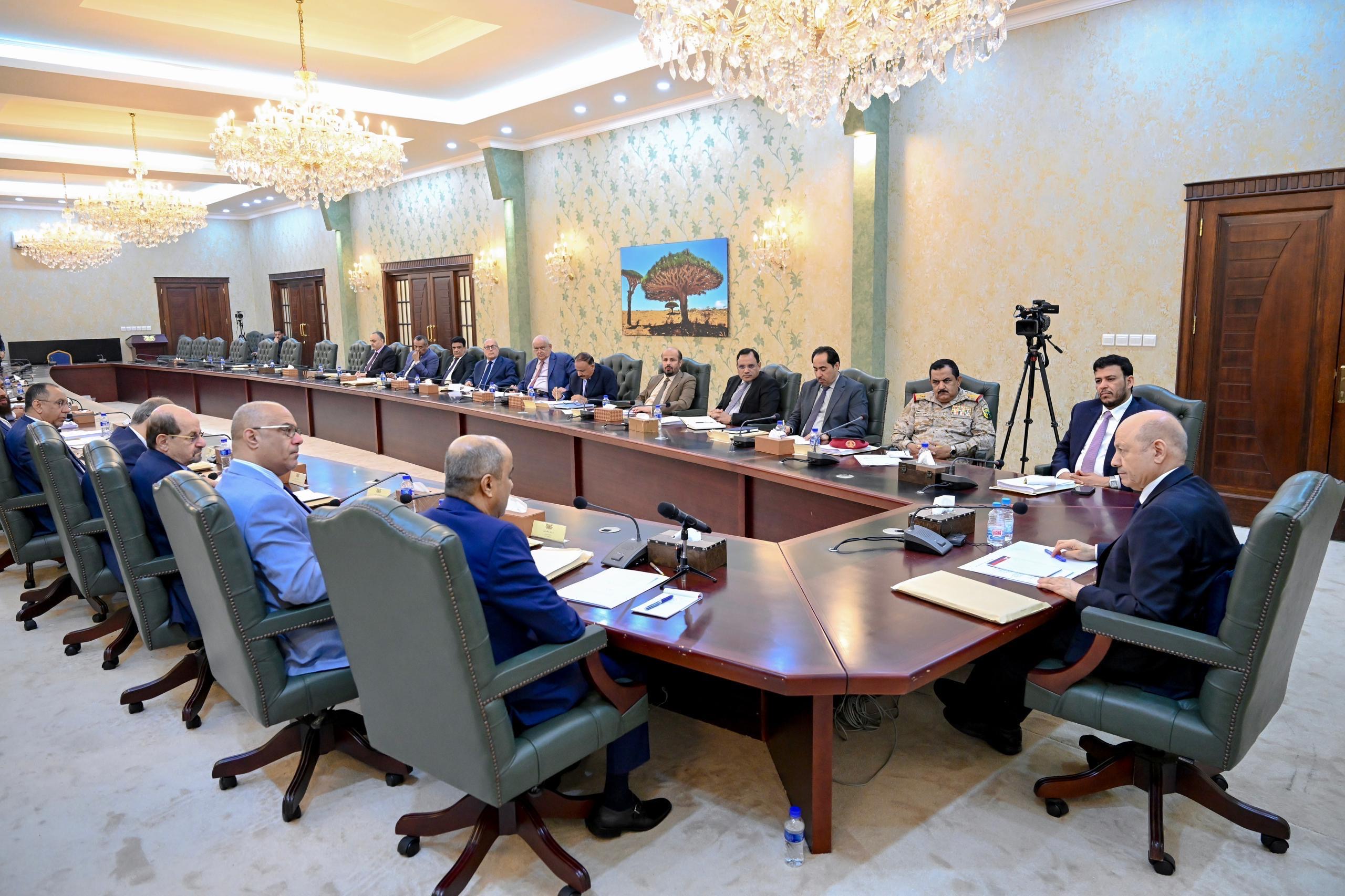 فخامة الرئيس يرأس اجتماعا للحكومة 