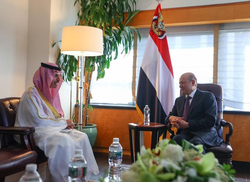 رئيس مجلس القيادة الرئاسي يستقبل وزير الخارجية السعودي
