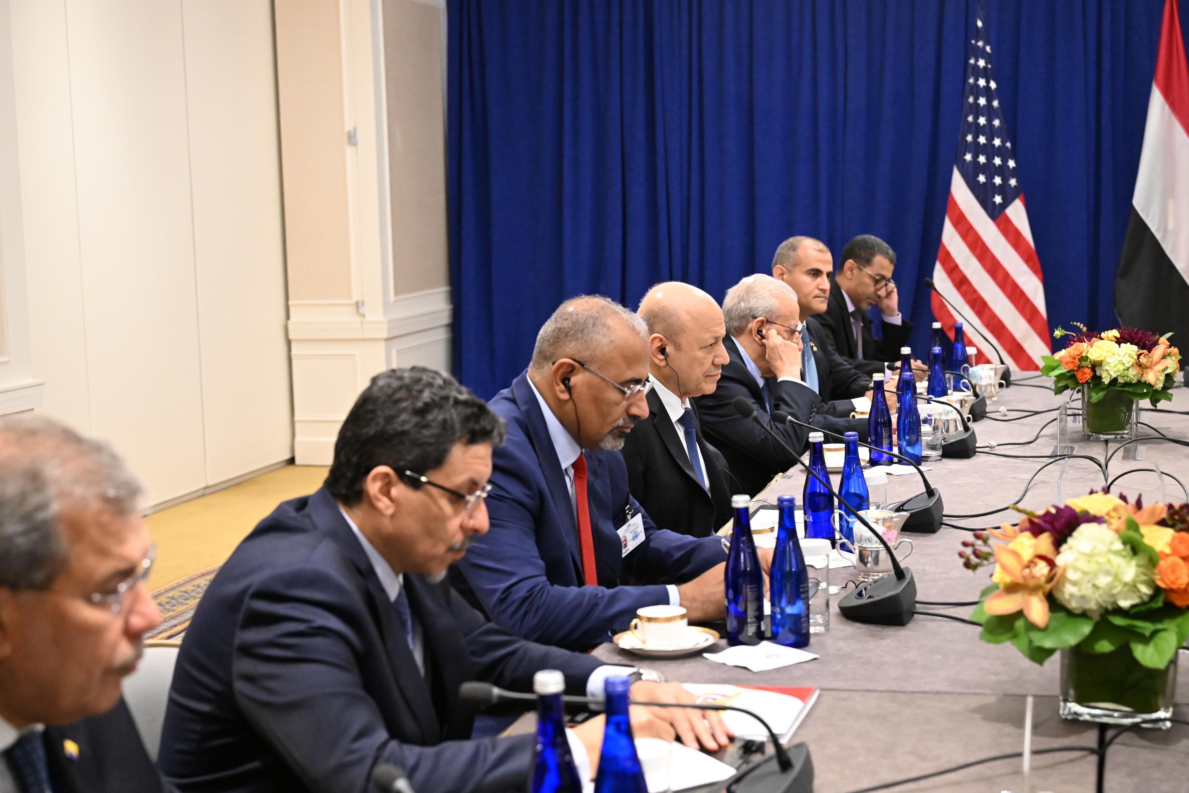 رئيس مجلس القيادة الرئاسي يبحث مع وزير الخارجية الأمريكي العلاقات الثنائية وفرص إحياء السلام في اليمن الاثنين ، 18 سبتمبر 2023 