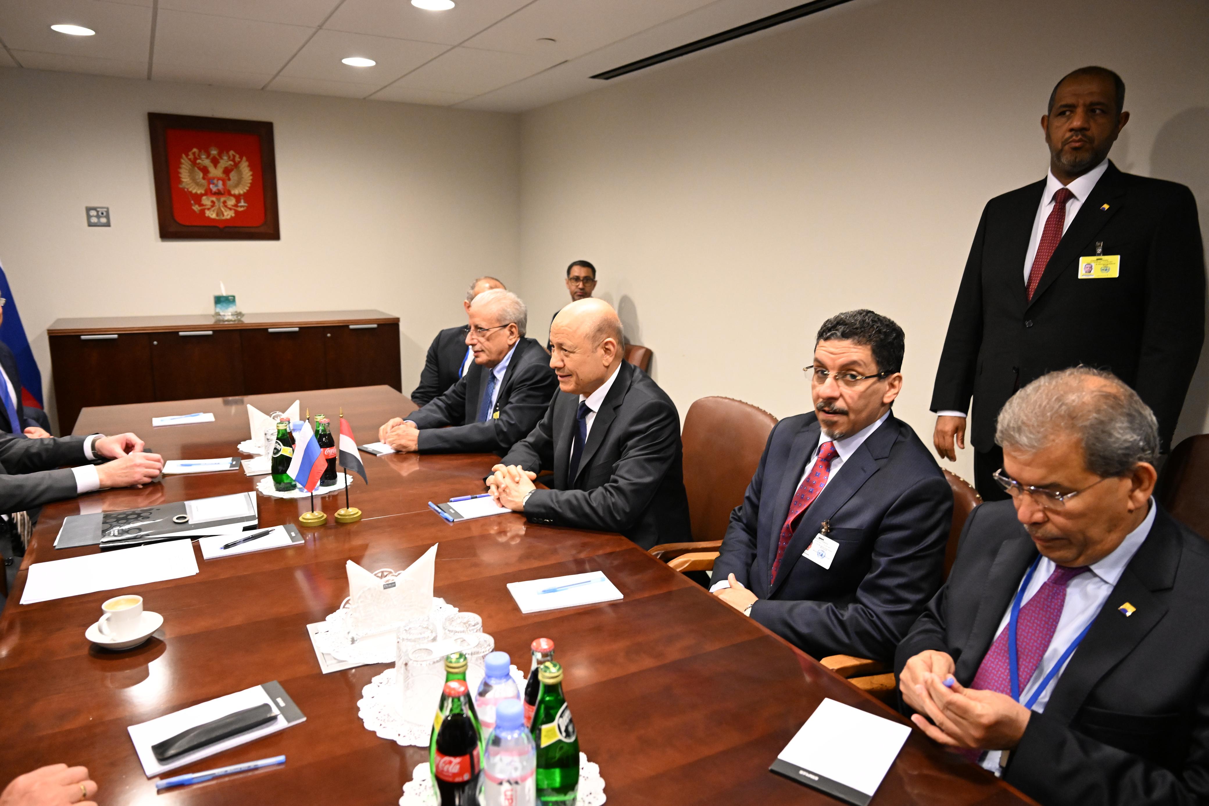 رئيس مجلس القيادة الرئاسي يبحث مع وزير الخارجية الروسي العلاقات الثنائية ومستجدات الوضع اليمني ، 21 سبتمبر 2023 