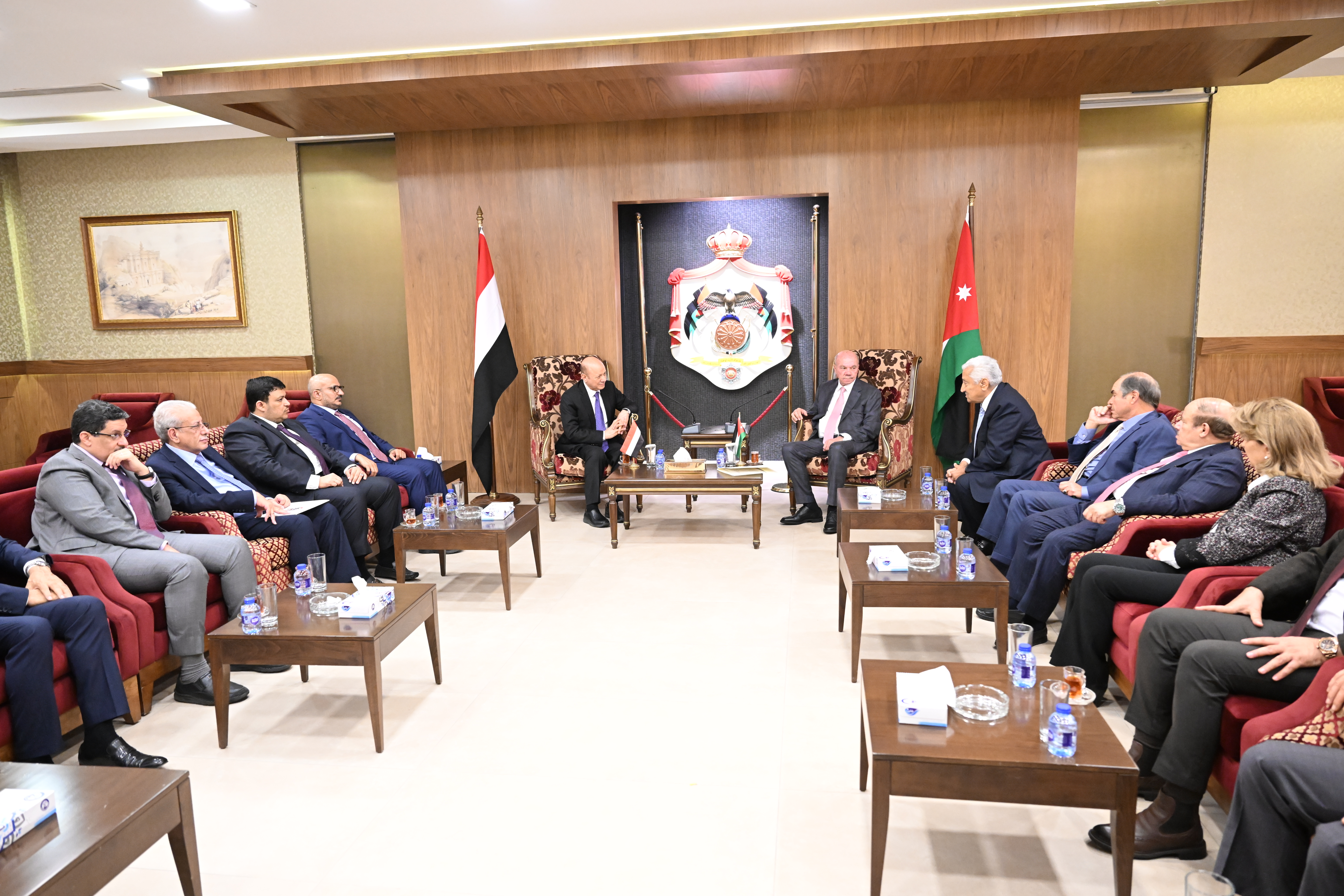 رئيس مجلس القيادة الرئاسي يلتقي رئيس مجلس الأعيان الأردني 28 نوفمبر 2022