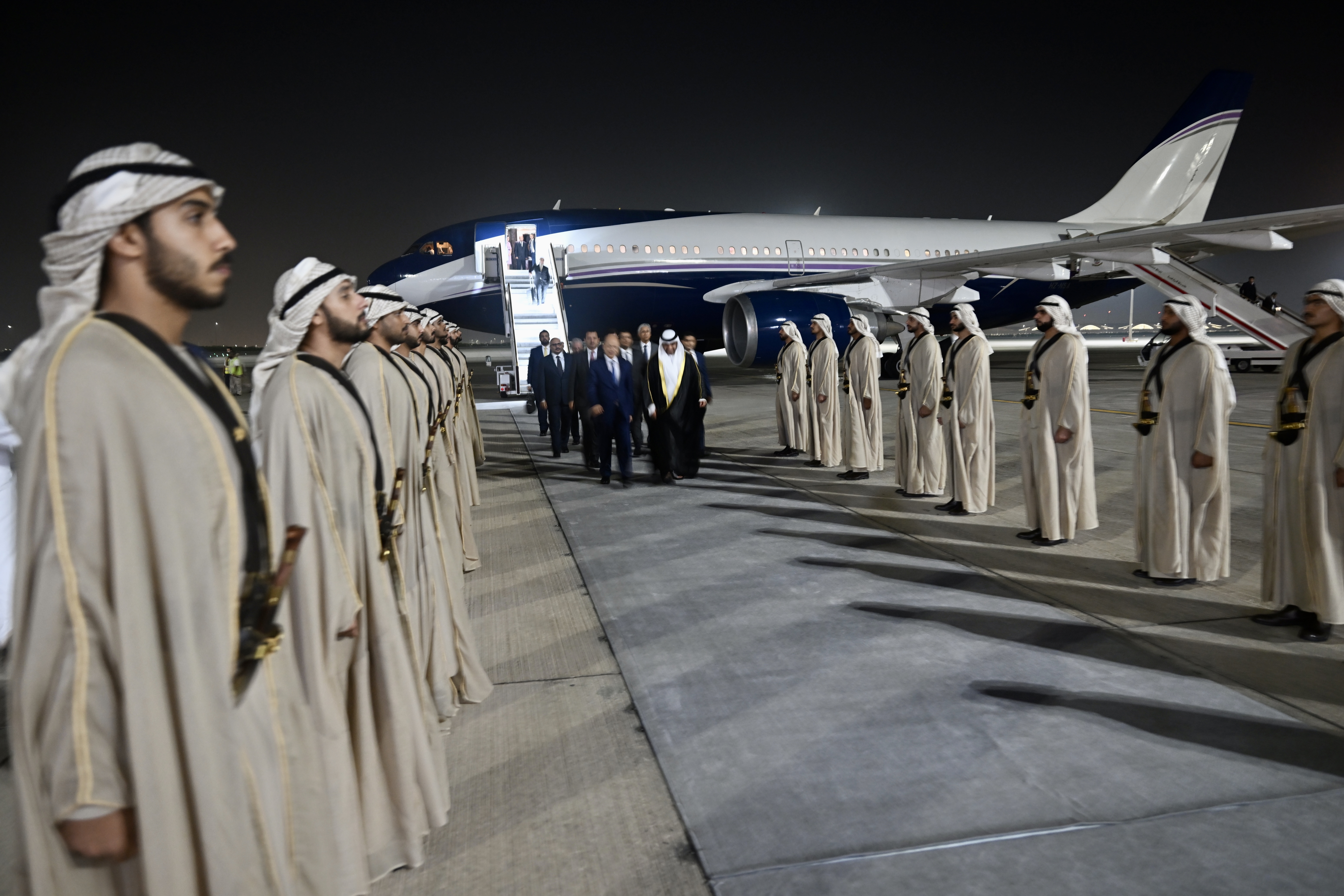 وصول فخامة الرئيس رشاد العليمي إلى العاصمة الإماراتية أبو ظبي  29 نوفمبر 2022