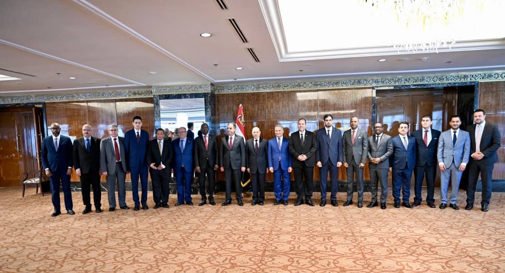 رئيس مجلس القيادة يلتقي أعضاء السلك الدبلوماسي المعتمدين لدى روسيا
